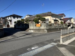 売戸建住宅 南・東・西側に道路があり開放感アリ