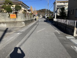 売戸建住宅 南・東・西側に道路があり開放感アリ
