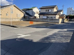 売地 伊勢山町 ヨークベニマルすぐ近くで買い物が便利 佐野駅まで徒歩36分